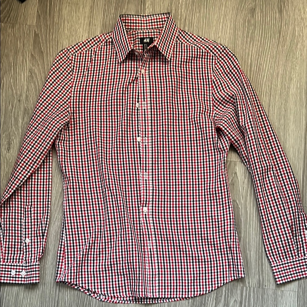 H&M Men's Red and Blue Checkered Gingham Button-Down Shirt